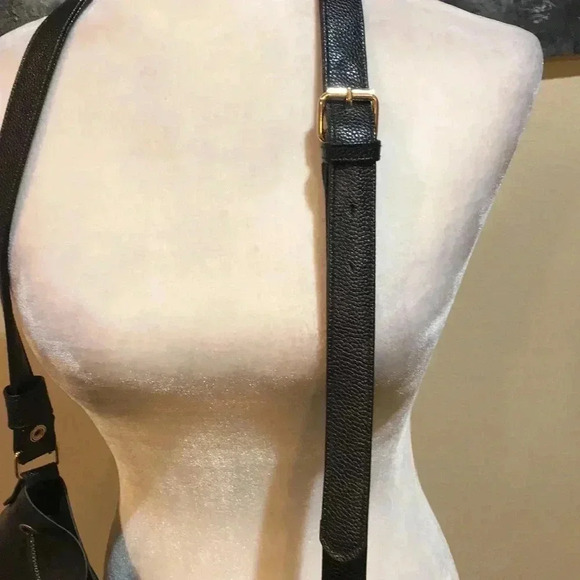 NWT Black Faux Leather Drawstring Bucket Shoulder Bag with wristlet. - Picture 11 of 12